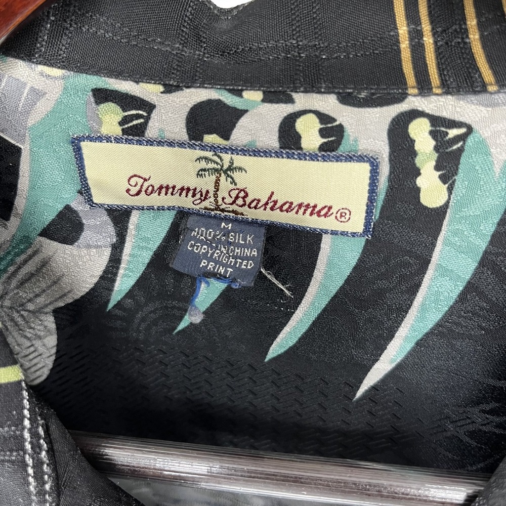 Tommy Bahama 100% Silk Hawaiian Shirt Size- M Short Sleeve - Picture 2 of 6